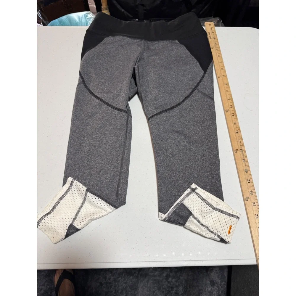 Lucy Women's Gray Heather Compression Capri Leggings Medium Yoga Running Active